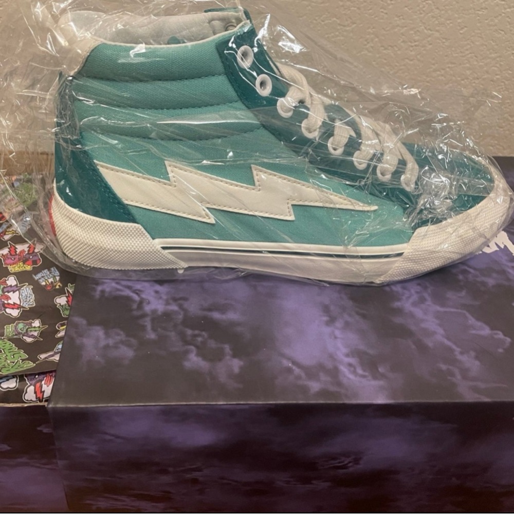 Brand new revenge x storm sz 9